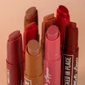 Labial matte Locked In Place de Italia Deluxe con acabado suave y larga duración
