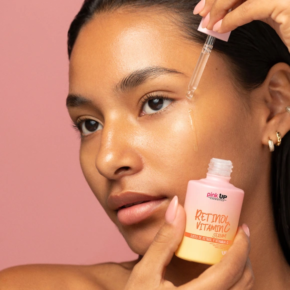 Suero facial de retinol y vitamina C para iluminar y unificar el tono de la piel