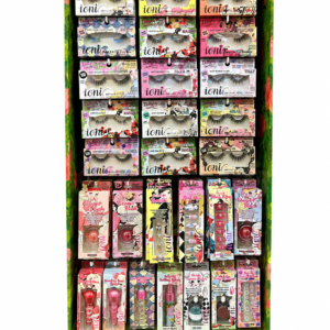Exhibidor completo de la colección Ioni Dolly's Adventure con pestañas, rubores, bálsamos labiales y accesorios