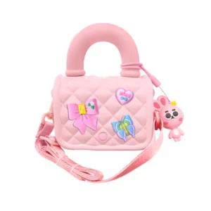 Bolsa crossbody Critters Charm Nina con diseño cute y charms decorativos