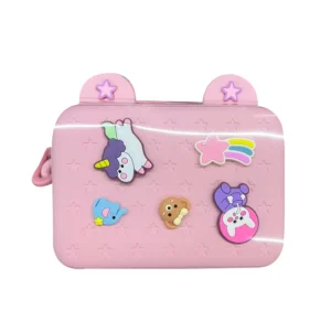 Bolsa crossbody Critters Charm Nina con diseño cute y charms decorativos