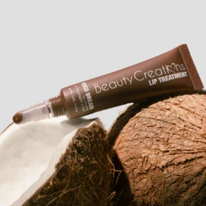 Tratamiento labial con color Beauty Creations hidratante con acabado brillante y tonos construibles
