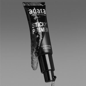 Primer facial Sticky de Adara Paris con textura adherente para fijar el maquillaje todo el día
