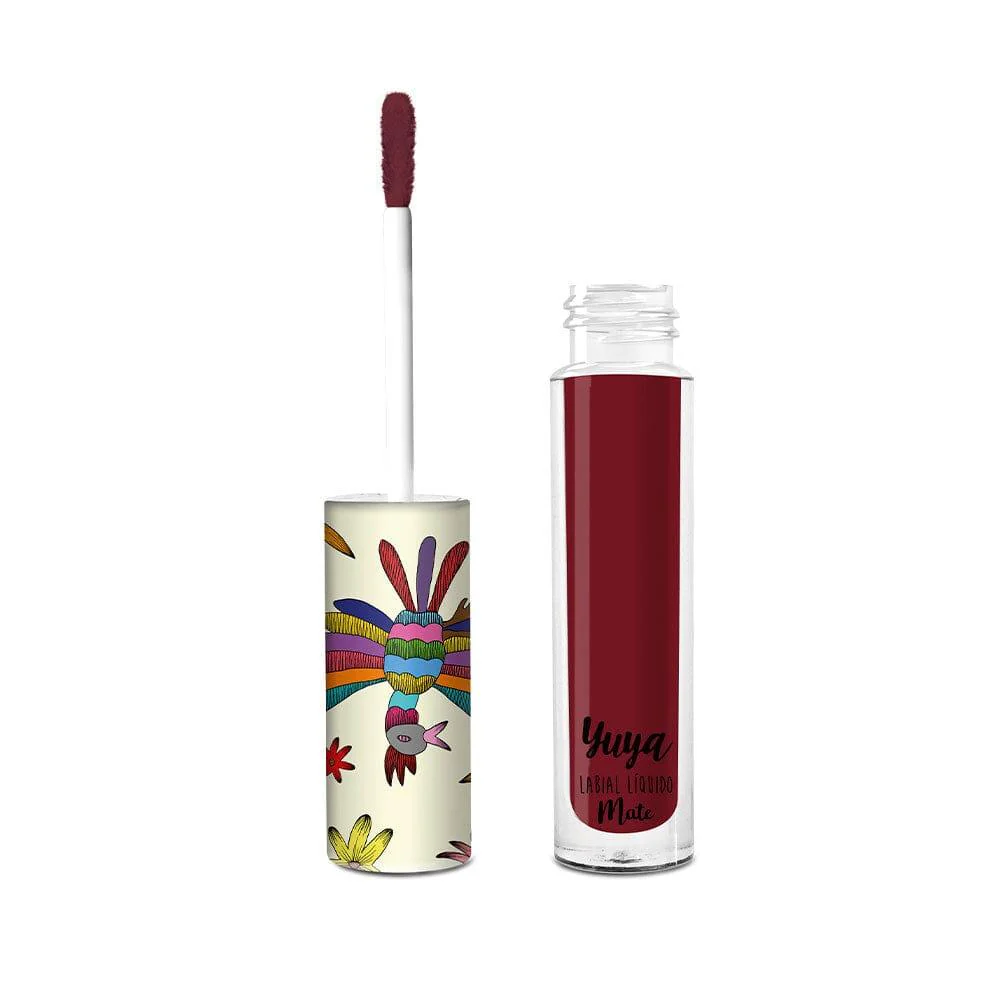 Labial líquido mate de Yuya en el tono Chiquita de larga duración con diseño exclusivo coleccionable