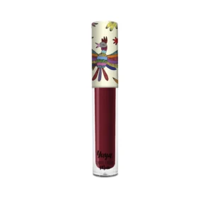 Labial líquido mate de Yuya en el tono Chiquita de larga duración con diseño exclusivo coleccionable