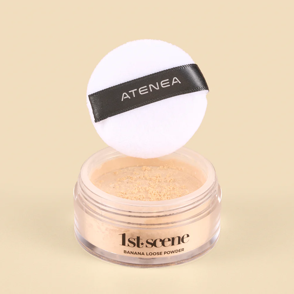 Polvo Suelto Banana 1ST Scene Atenea para sellar maquillaje e iluminar visualmente el rostro