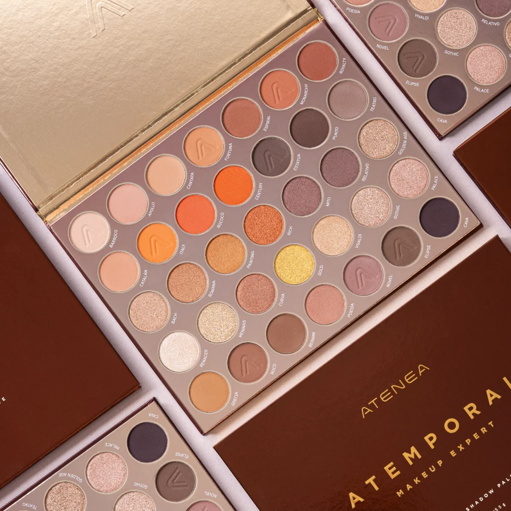 ATENEA Paleta de Sombras Atemporal Makeup Expert con 35 tonos nude, cálidos, cafés, dorados y rosados en acabados mate y shimmer.