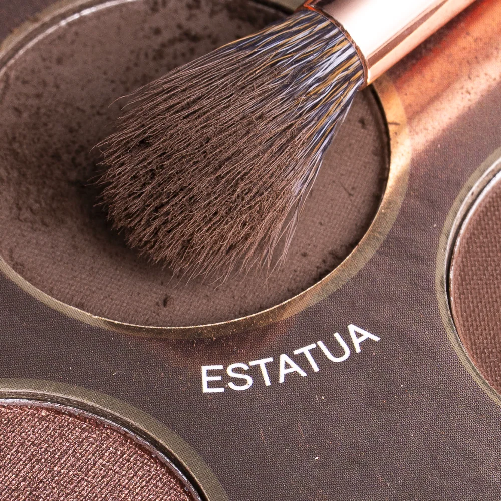 ATENEA Paleta de Sombras Atemporal Makeup Expert con 35 tonos nude, cálidos, cafés, dorados y rosados en acabados mate y shimmer.